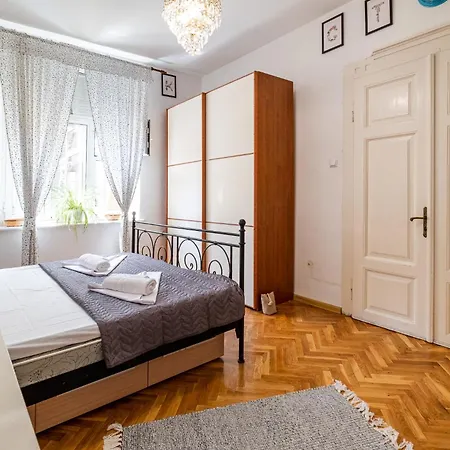 Aristocratic 2bdrm Апартамент