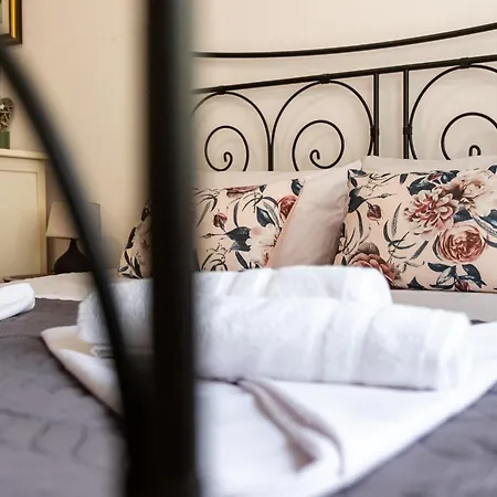 Апартамент Aristocratic 2bdrm Варна