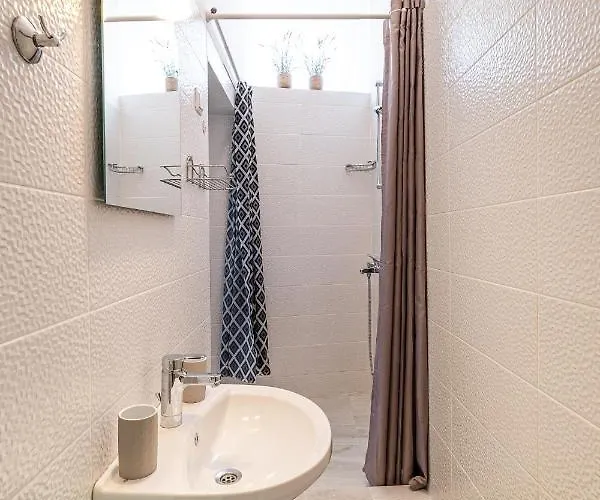 Aristocratic 2bdrm *