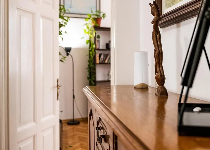 Aristocratic 2bdrm Apartment *