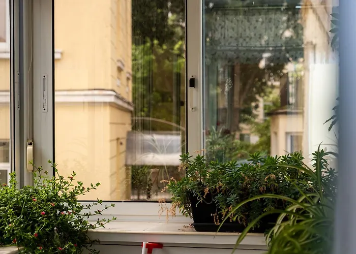 Aristocratic 2bdrm *