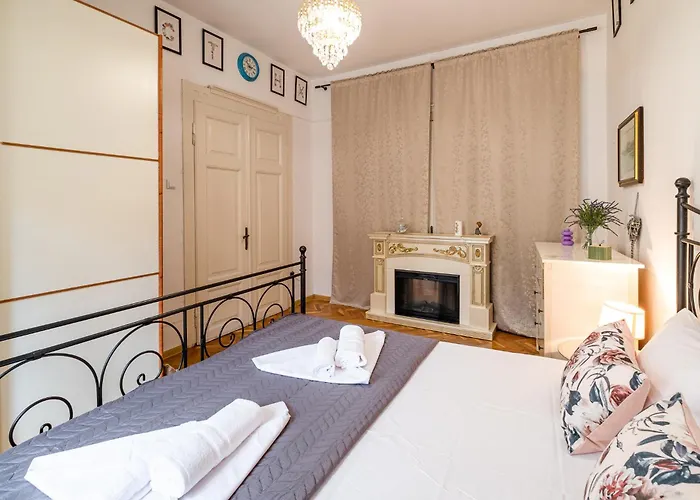 Aristocratic 2bdrm Apartment Varna