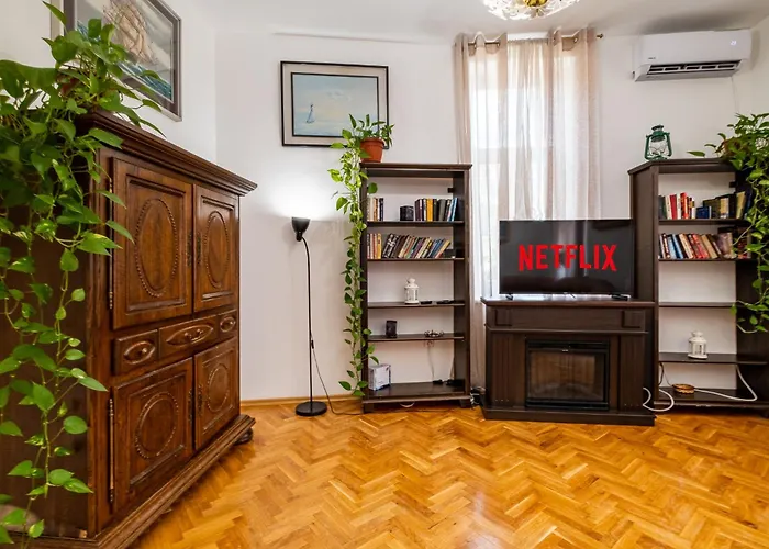 Aristocratic 2bdrm Apartment *