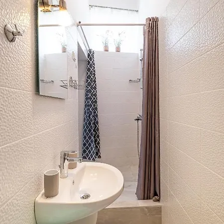 Aristocratic 2bdrm *