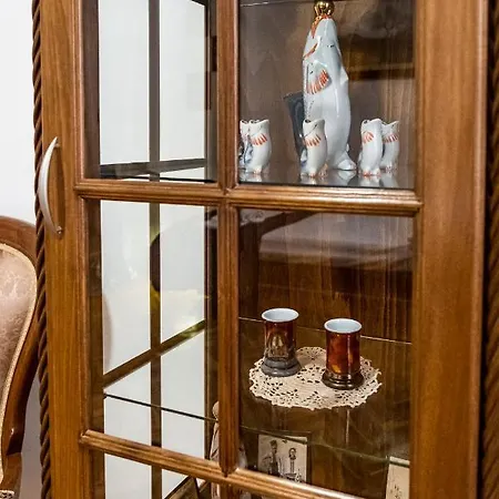 Aristocratic 2bdrm *