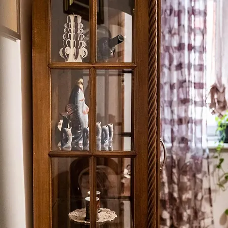 Aristocratic 2bdrm Lejlighed *