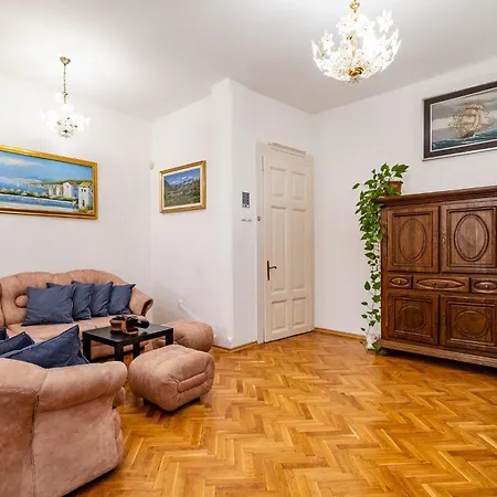 Lejlighed Aristocratic 2bdrm *