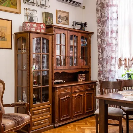 Aristocratic 2bdrm Lejlighed