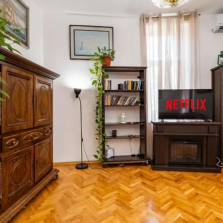 Aristocratic 2bdrm Apartman *