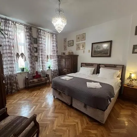 Aristocratic 2bdrm Apartman