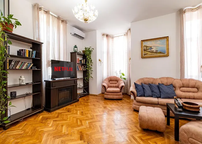 Aristocratic 2bdrm * ヴァルナ