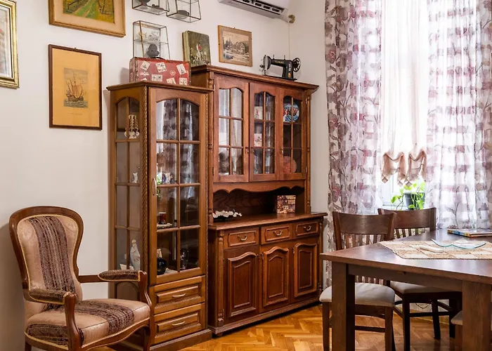 Aristocratic 2bdrm アパート